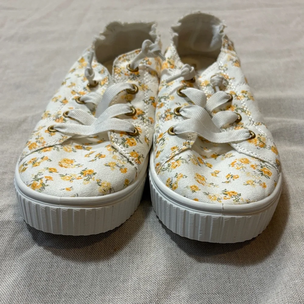 Madden Girl Marissa Floral‎ Canvas Slip on Sneakers White Orange size 8.5